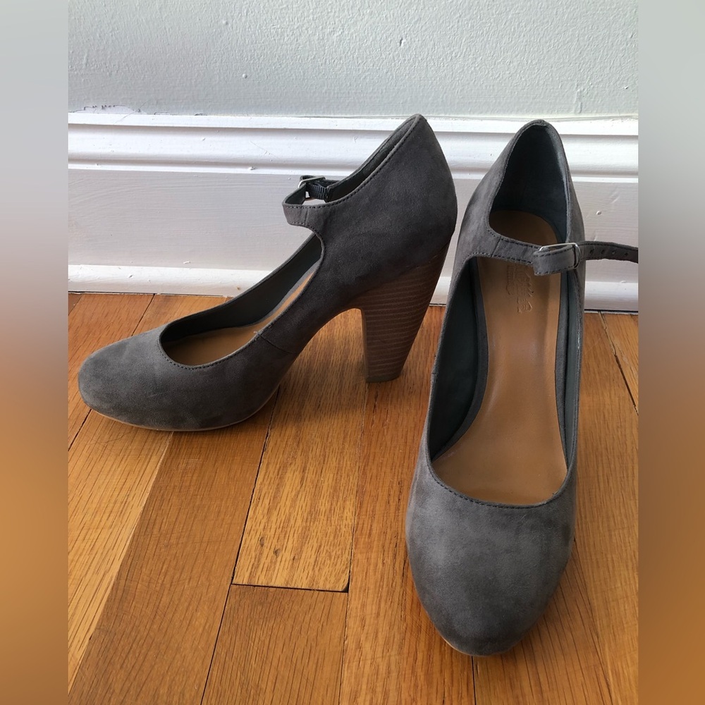 Crown Vintage Gray Chunky Heels with Rounded Toe and Suede Material